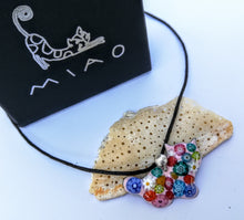 Cargar imagen en el visor de la galería, colgante gato millefiori