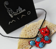 Cargar imagen en el visor de la galería, colgante gato millefiori